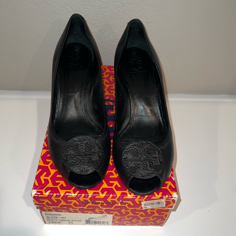 Tory Burch Sally 2 wedge black size 11